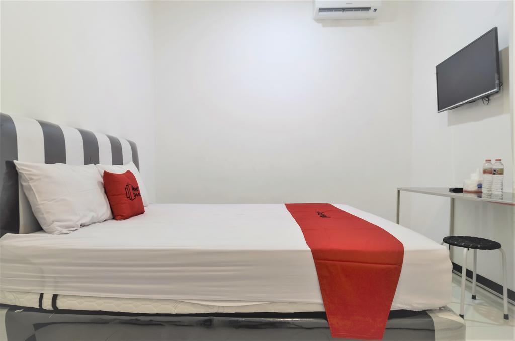 Hotel Reddoorz Near Poncol Station Semarang Esterno foto