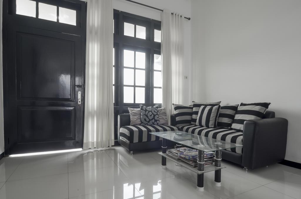 Hotel Reddoorz Near Poncol Station Semarang Esterno foto