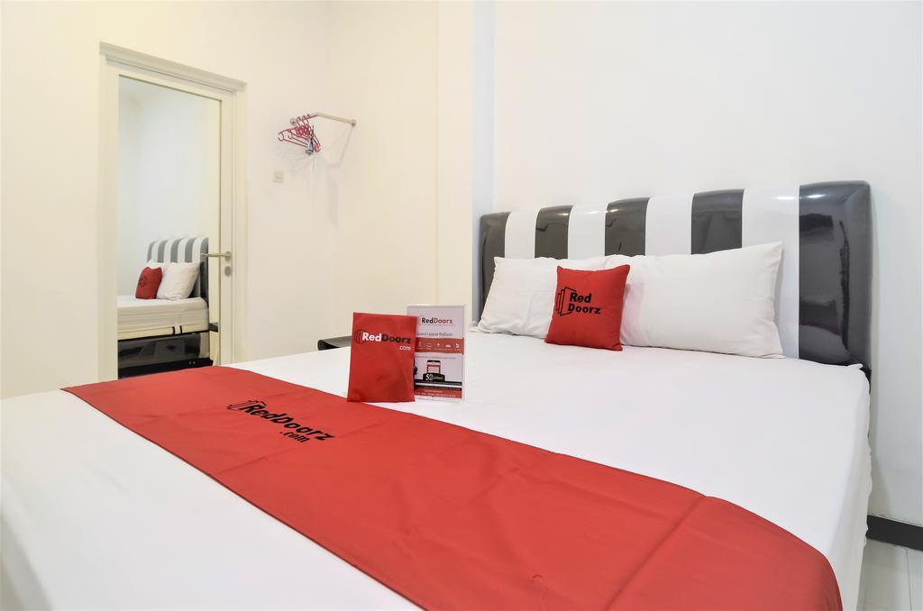 Hotel Reddoorz Near Poncol Station Semarang Esterno foto