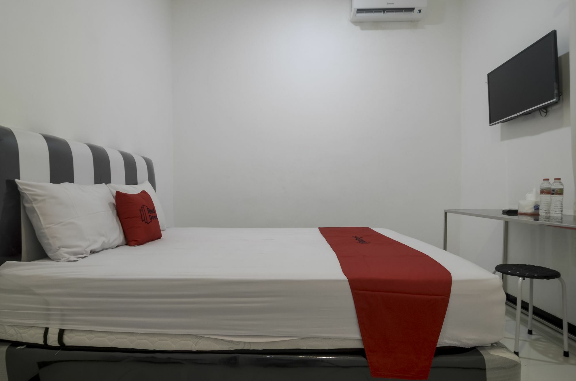 Hotel Reddoorz Near Poncol Station Semarang Esterno foto