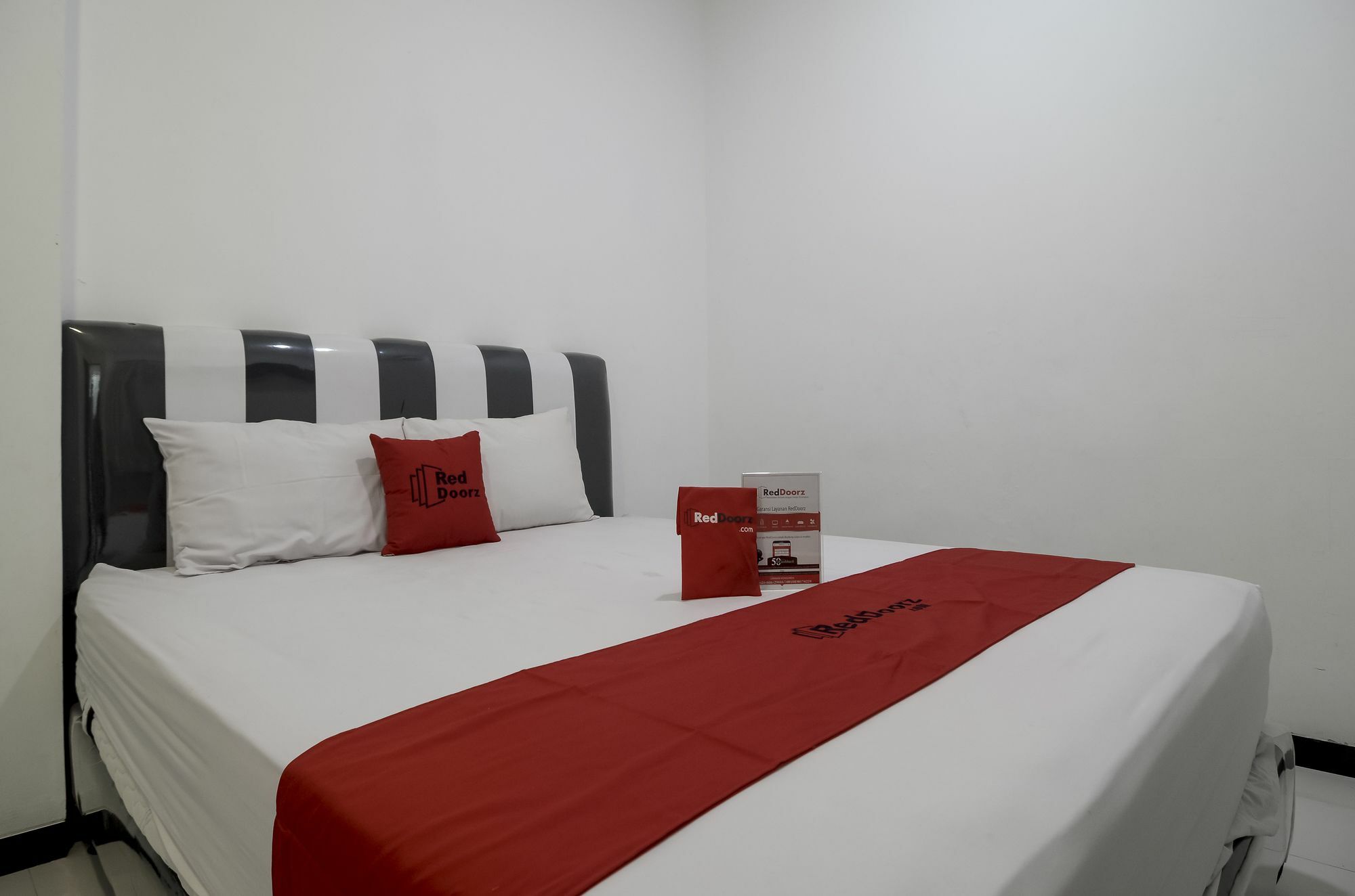 Hotel Reddoorz Near Poncol Station Semarang Esterno foto